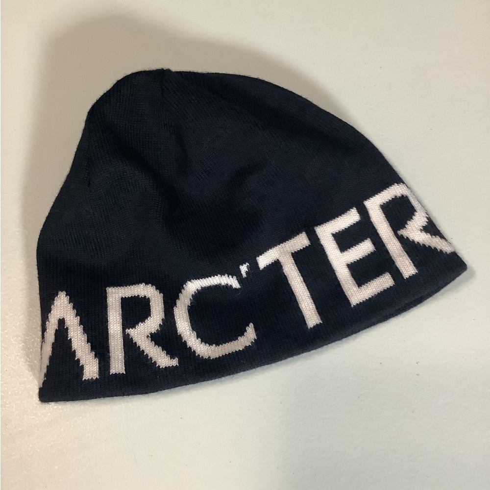 Arc'teryx Black and White Logo Beanie